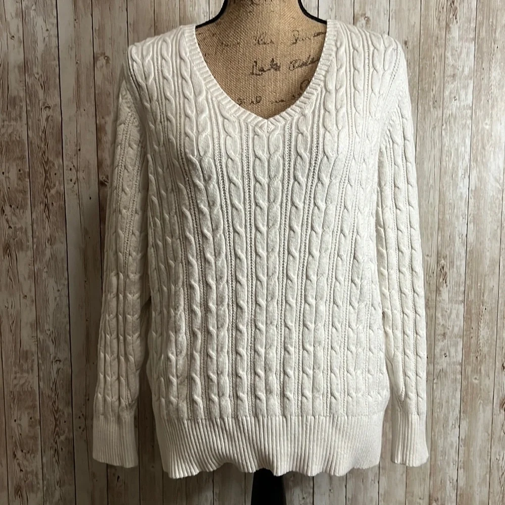 🐺St Johns Bay Ivory V-Neck Knit Sweater